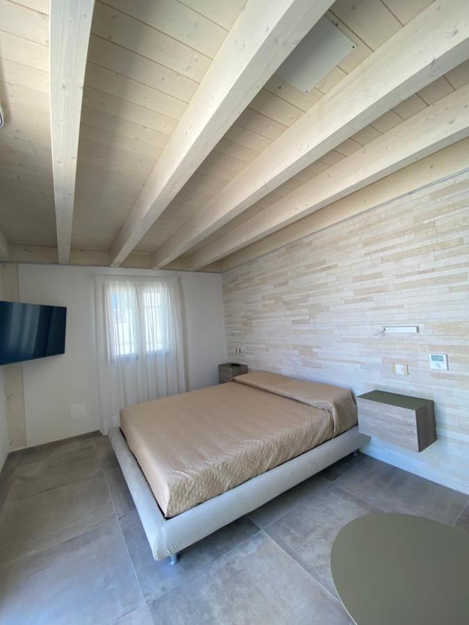 Al Corso Charming Rooms Пешичи Екстериор снимка