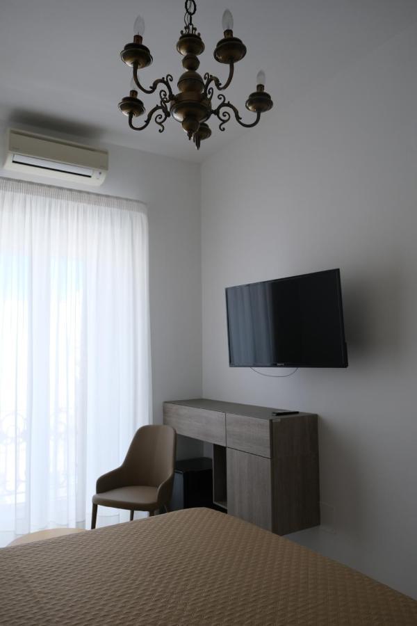 Al Corso Charming Rooms Пешичи Екстериор снимка